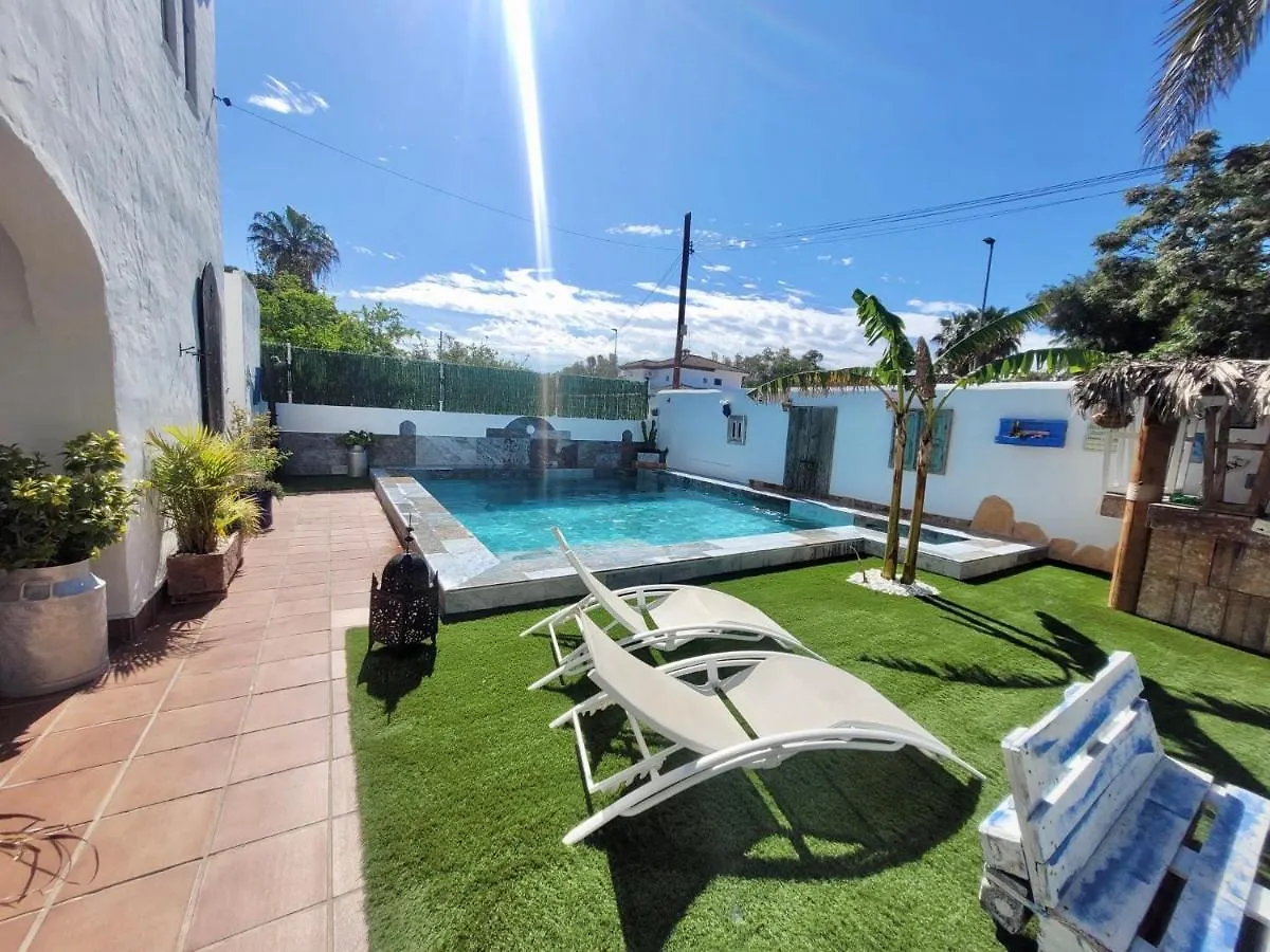 Gatu Premium Villa Lurberri Piscina Privada, 4 Dormitorios, 2 Banos, Parking , Jardines, 