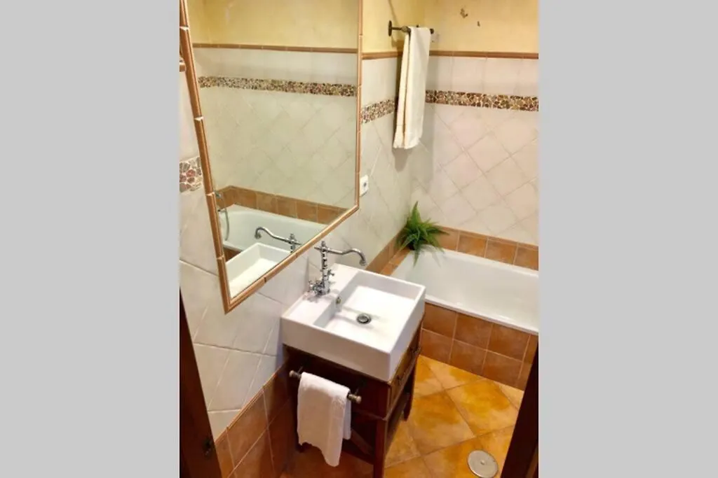 Holiday home Gatu Premium Villa Lurberri Piscina Privada, 4 Dormitorios, 2 Banos, Parking , Jardines, 